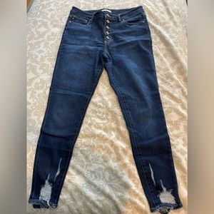 KanCan size 31 skinny jeans. Excellent condition. 💝
